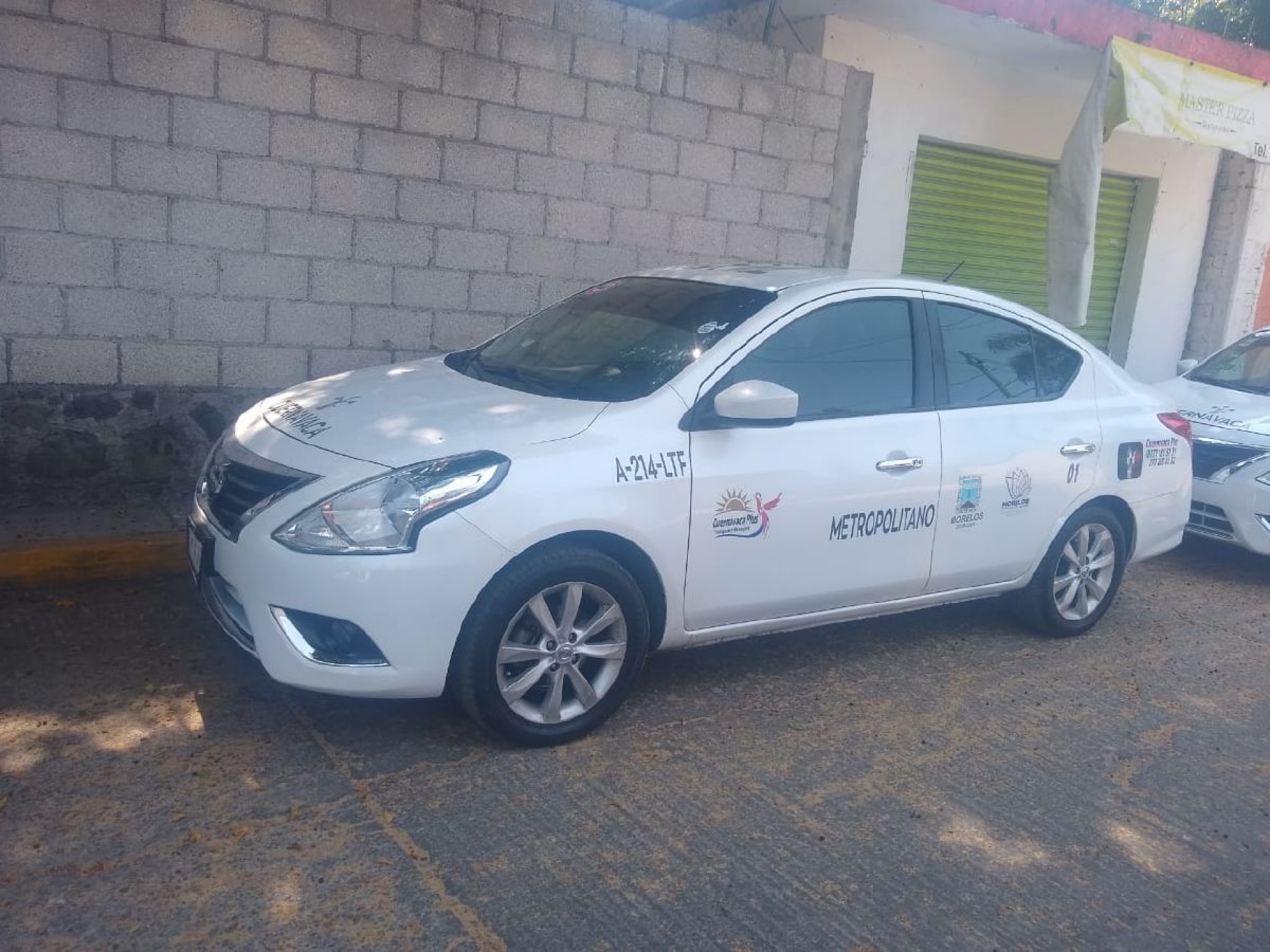 Batallan radiotaxis contra pandemia y Uber