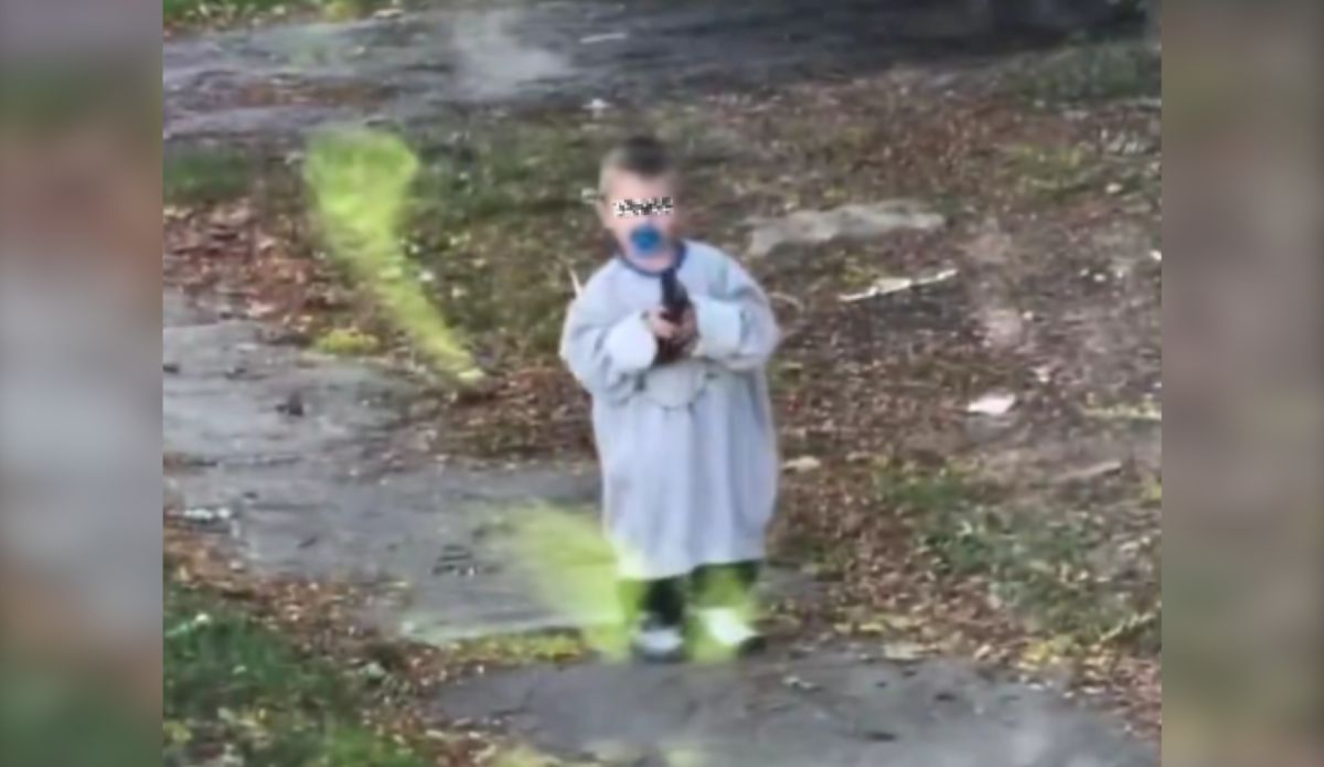 Niño en Cleveland se vuelve viral tras caminar por la calle con pistola