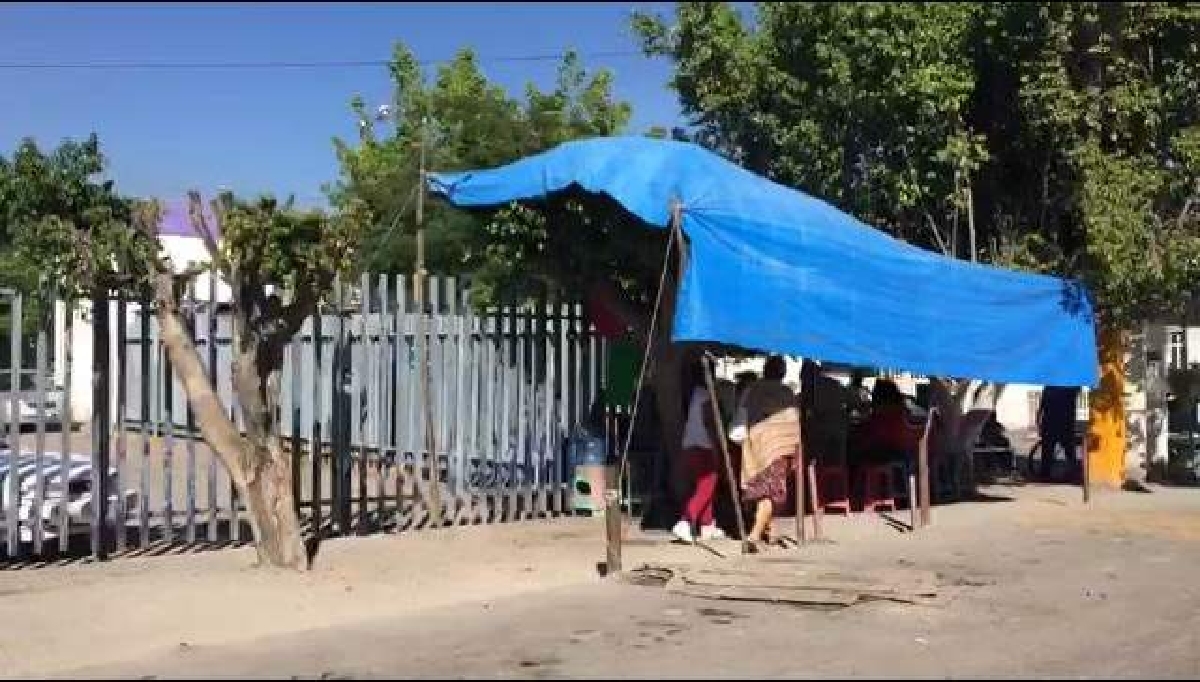 Se mantienen vendedores en el hospital Meana