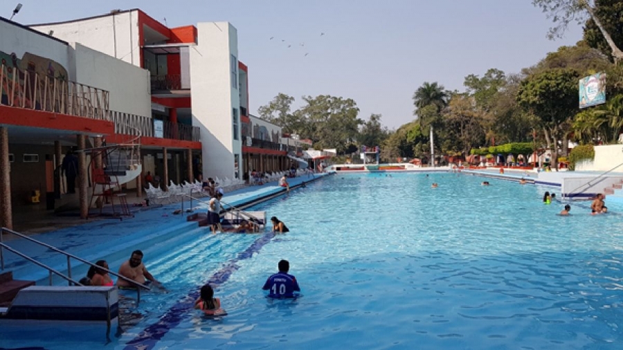 Llenas, las albercas del Balneario Agua Hedionda