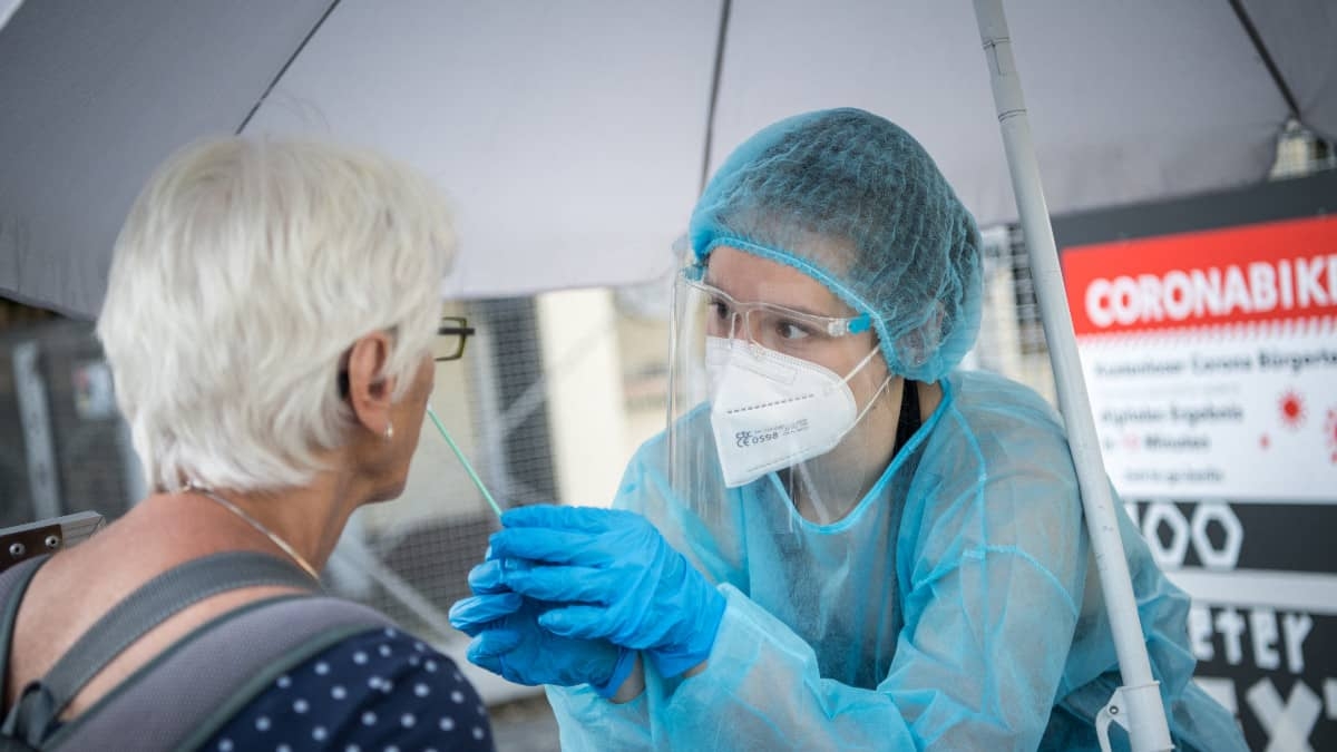 Alemania rompe récord de casos diarios por COVID-19 y relanza vacunación