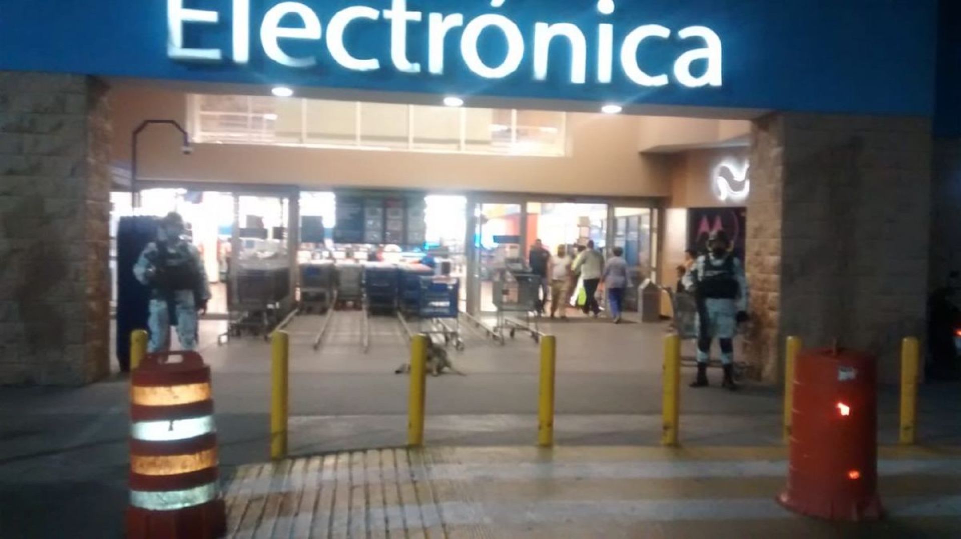 Mantienen vigilancia en centros comerciales