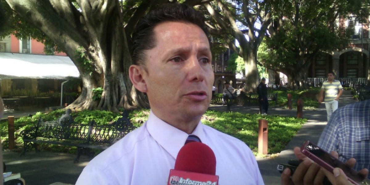 Señala síndico de Temixco que 50 policías tramitan su documentación para portación de arma de fuego