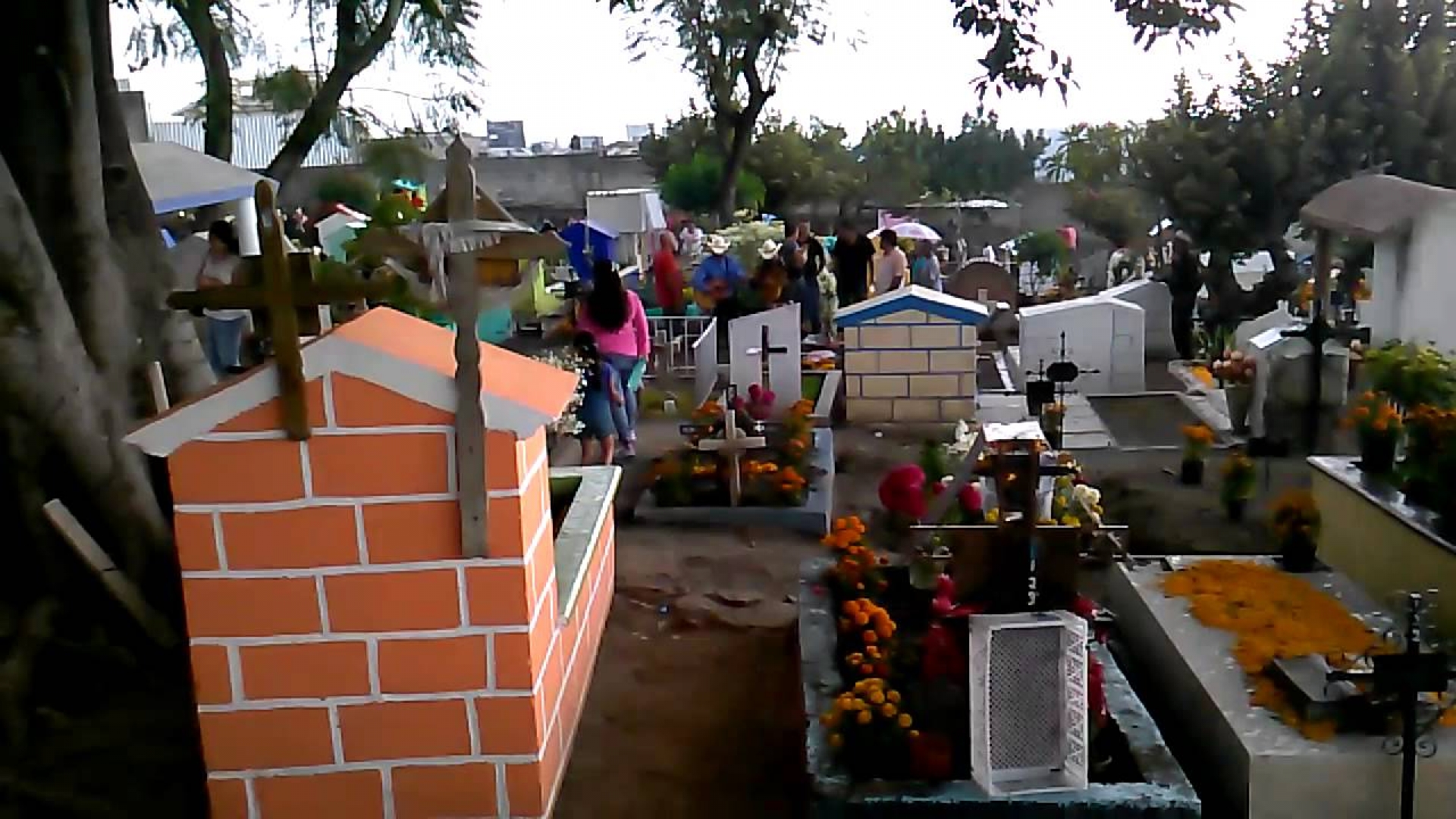 Reabren los panteones de Puente de Ixtla