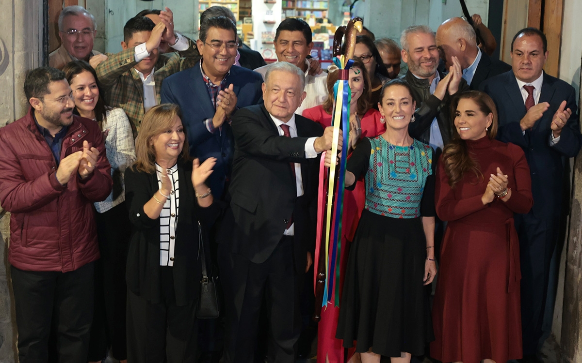 INE ordena a AMLO eliminar publicaciones del 'bastón de mando'