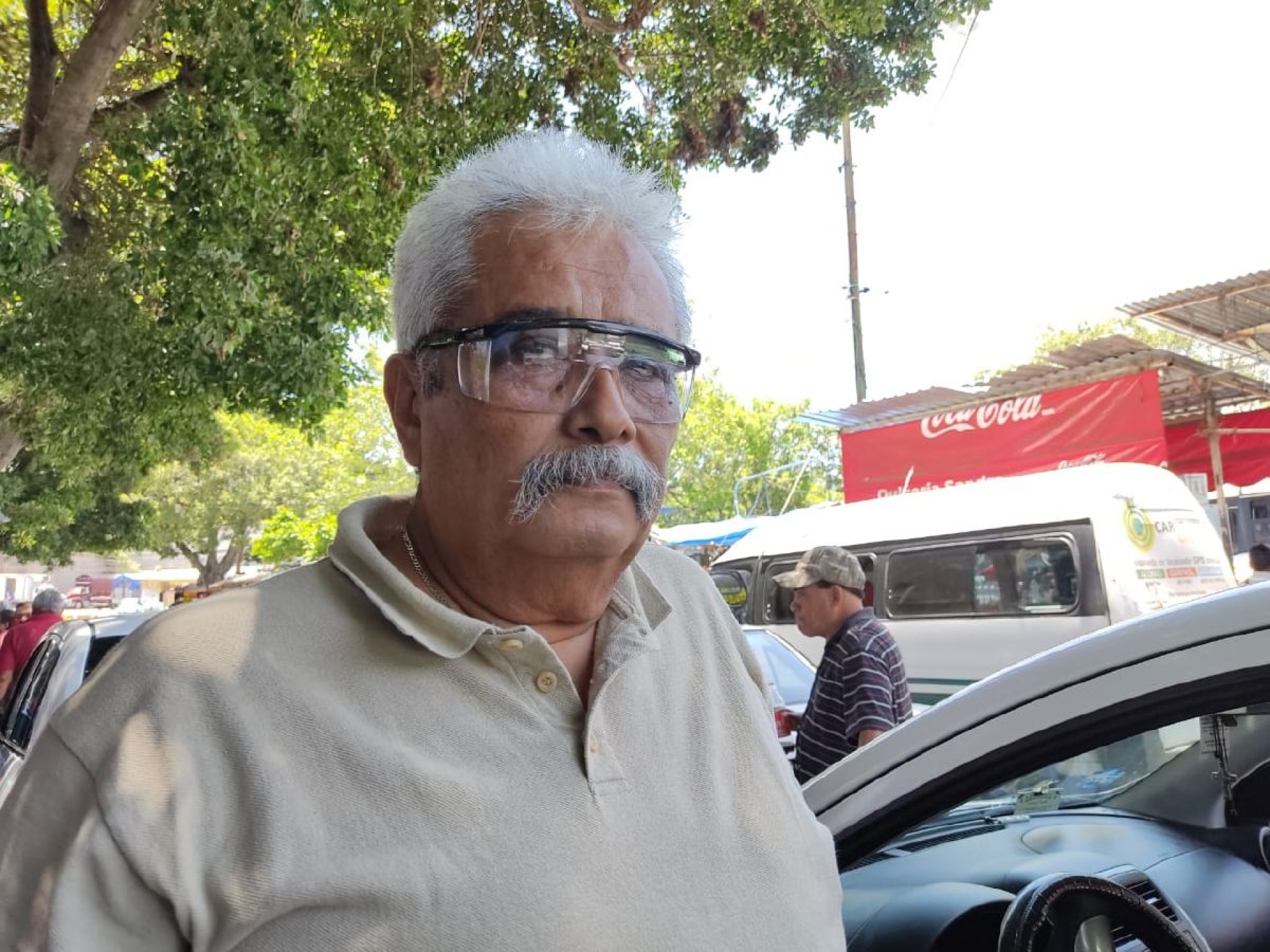 Los taxistas del mercado ALM batallan para sobrevivir