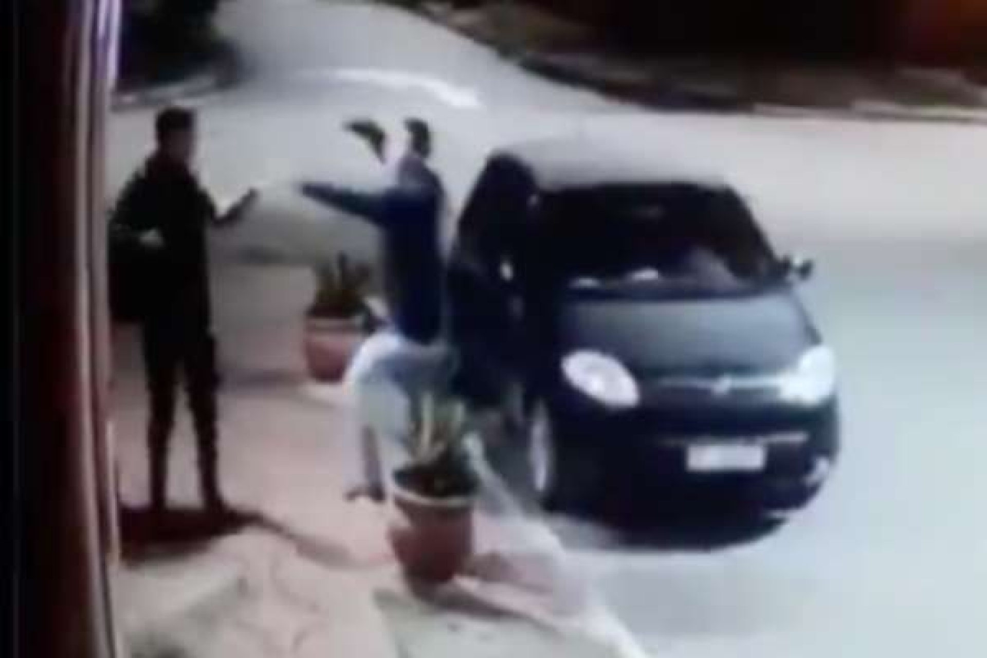 VIDEO: Se salva de ser asaltado porque el ladrón era su amigo