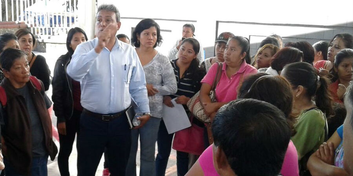 Exigen regreso a clases padres de familia de escuela en Tlaltenango