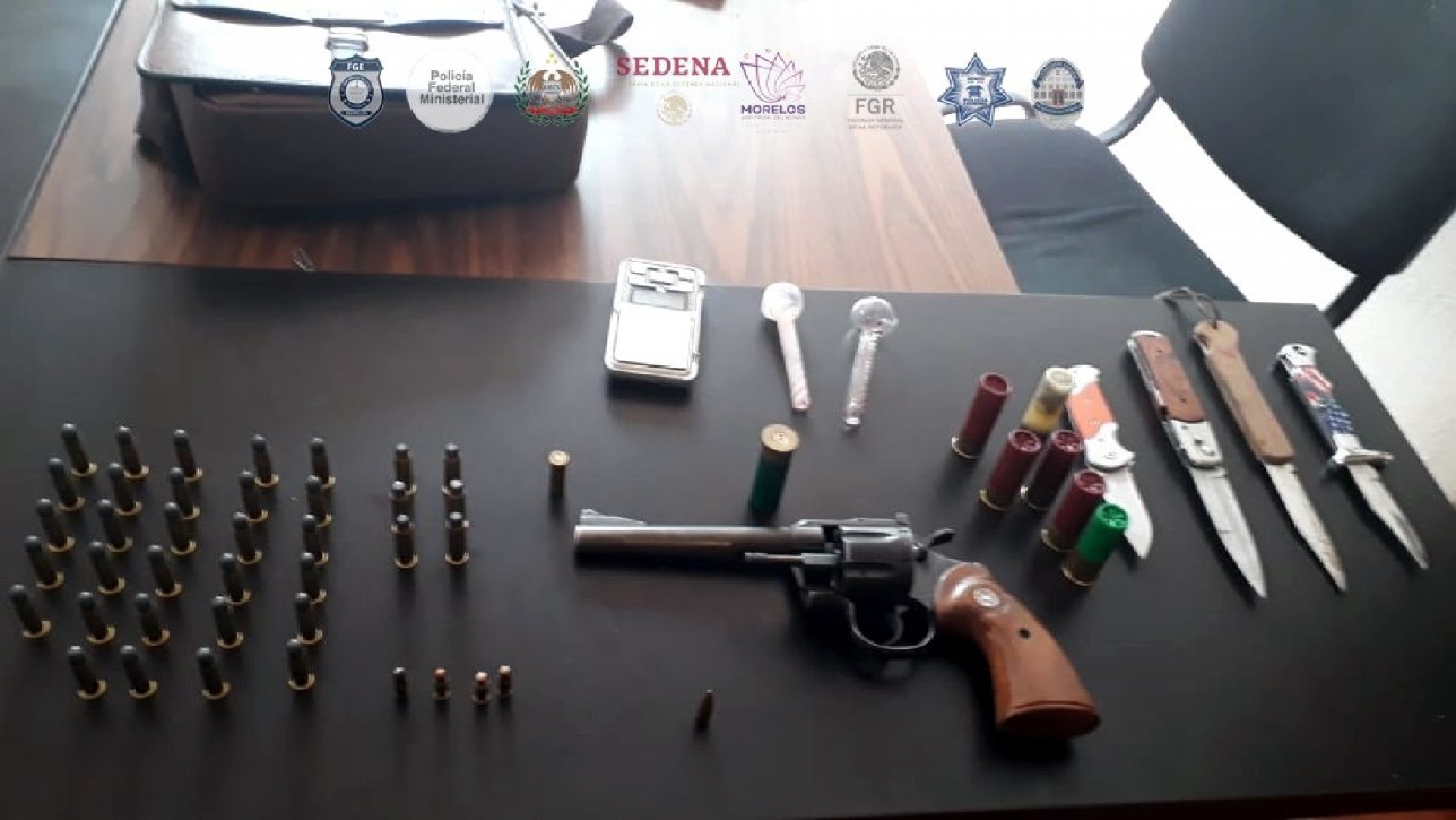 Atrapan a dos jóvenes armados en Chacampalco