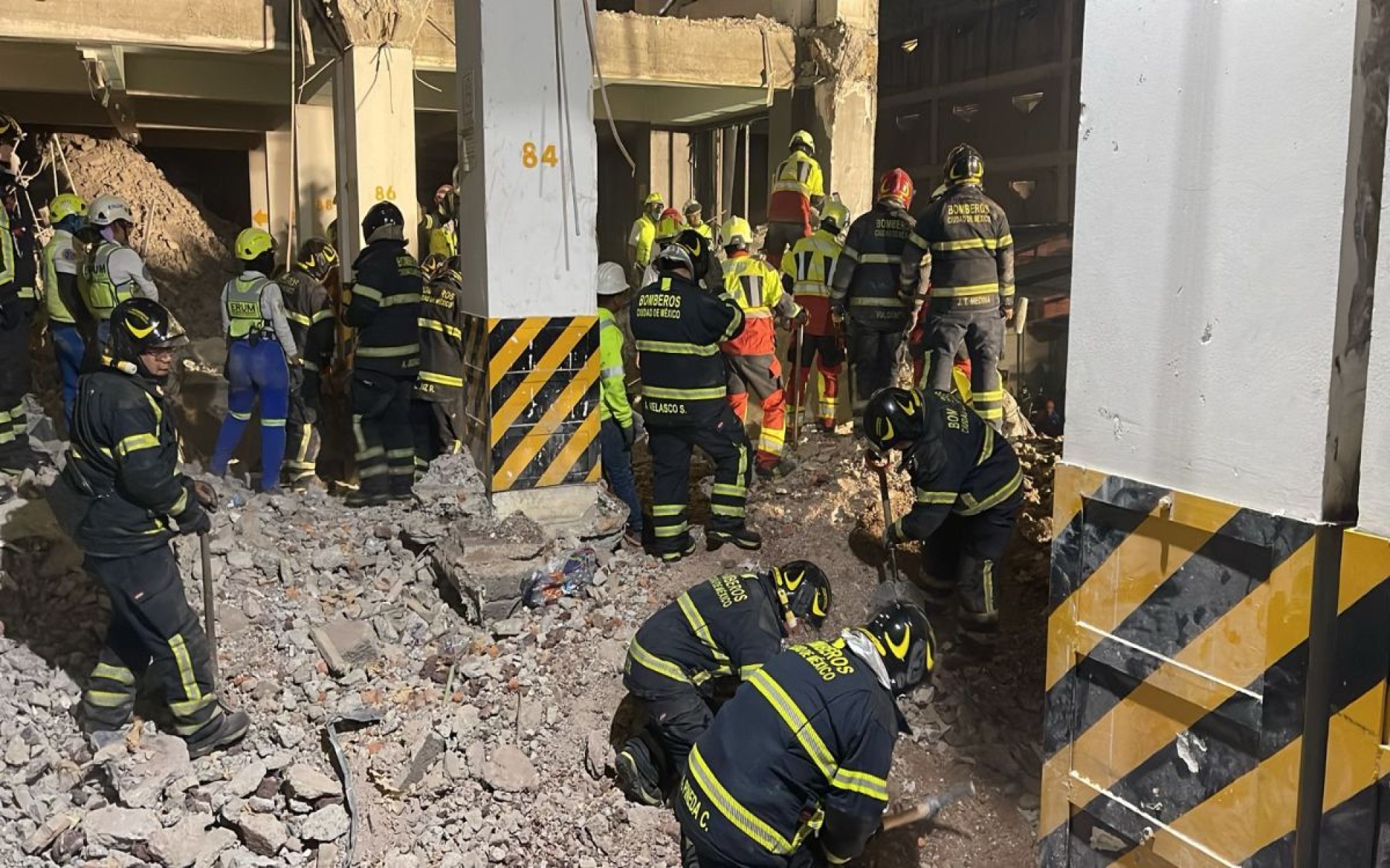 Localizan tercer cuerpo tras derrumbe de edificio en Ciudad de México