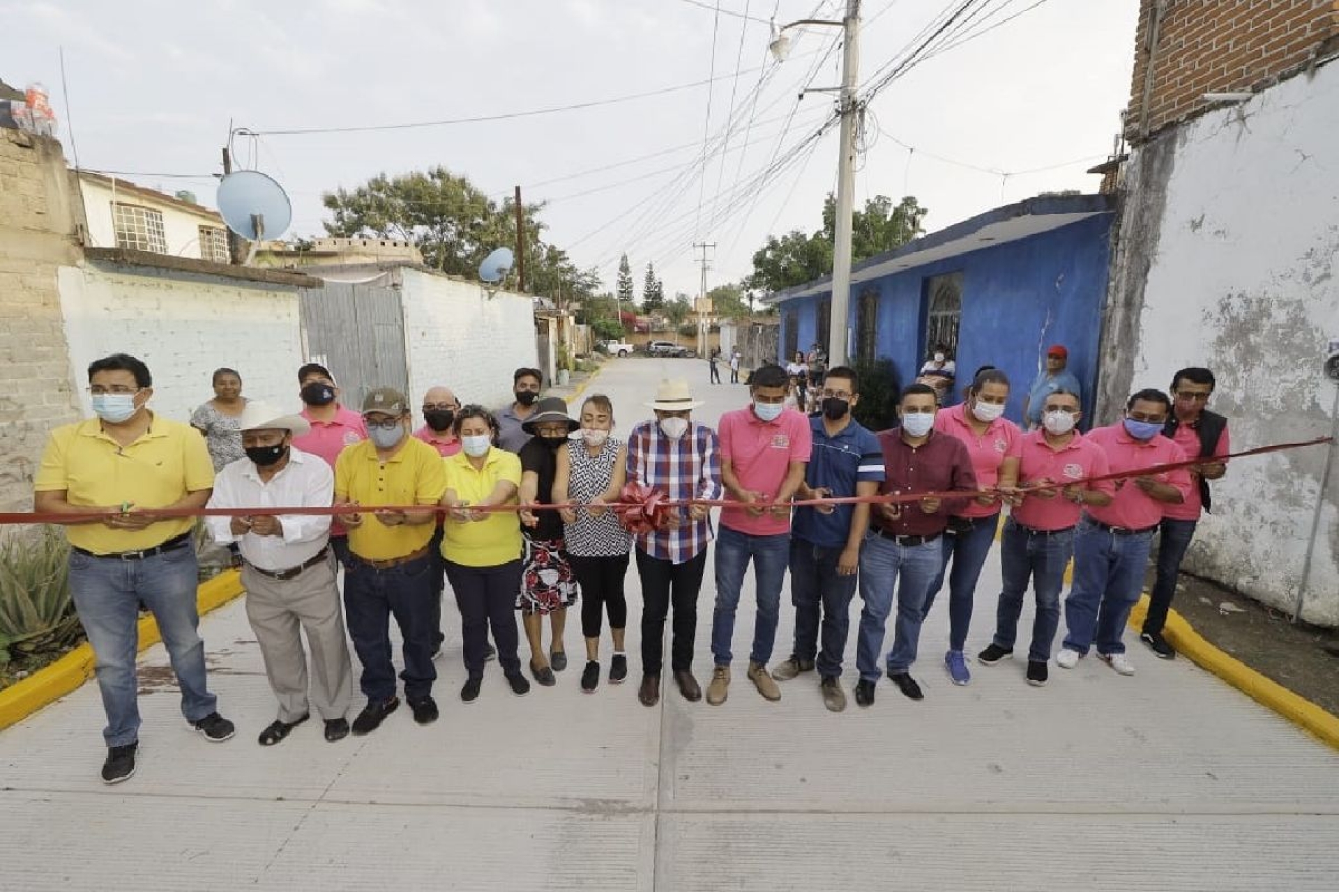 Inauguran pavimentación de una calle en Cocoyoc