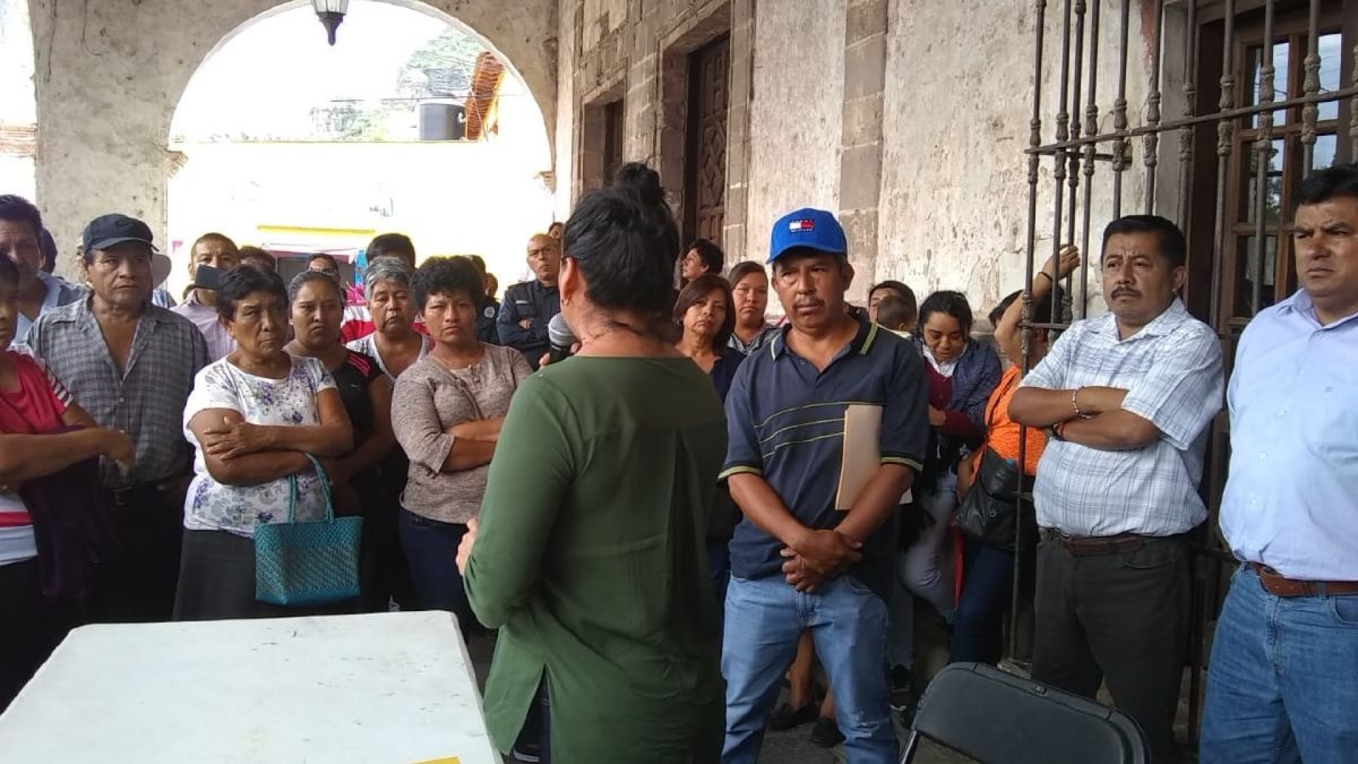 Bloquean vecinos de Tlayacapan acceso al palacio municipal