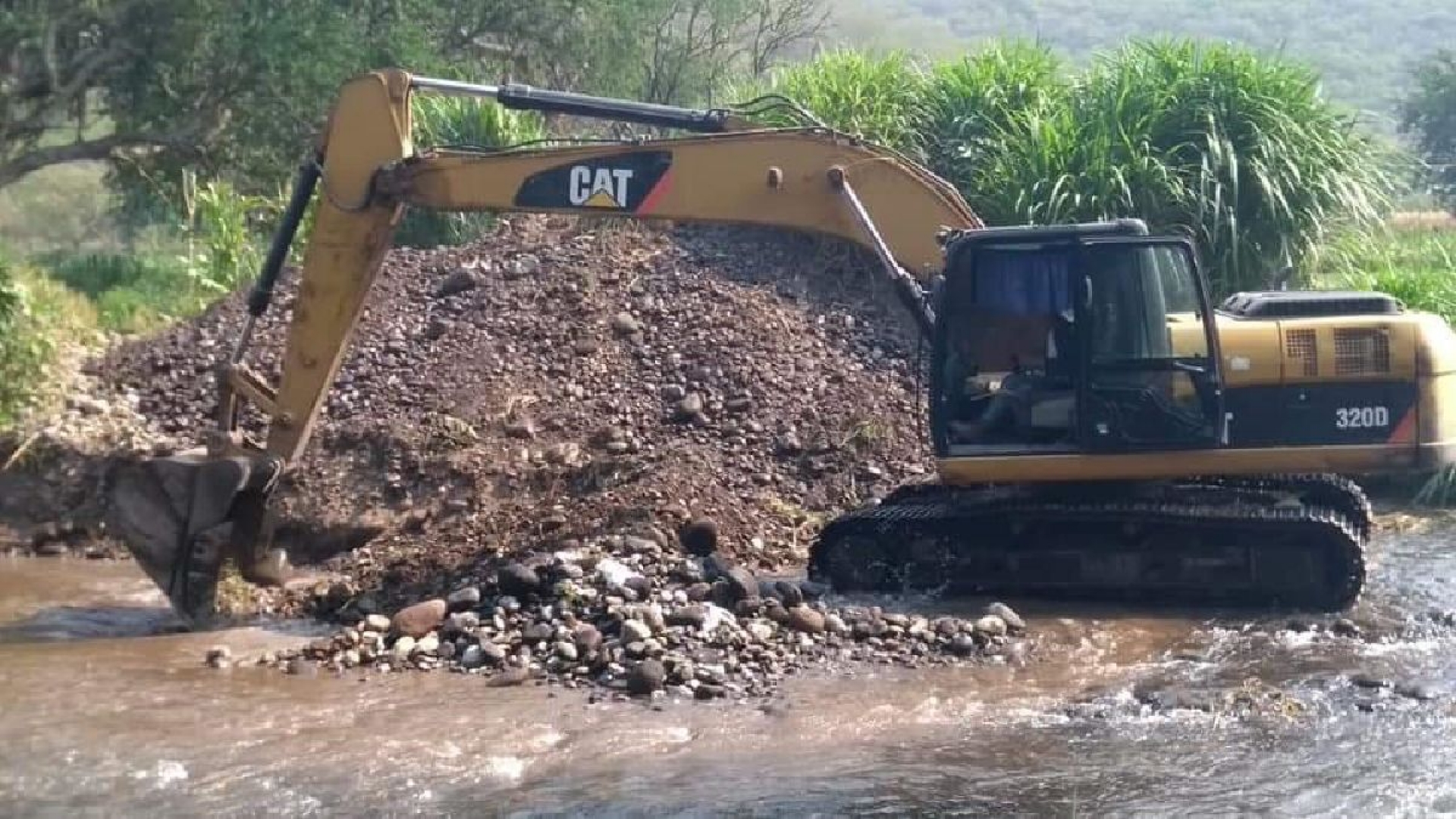 Por concluir, desazolve del río Chalma en Tetecala