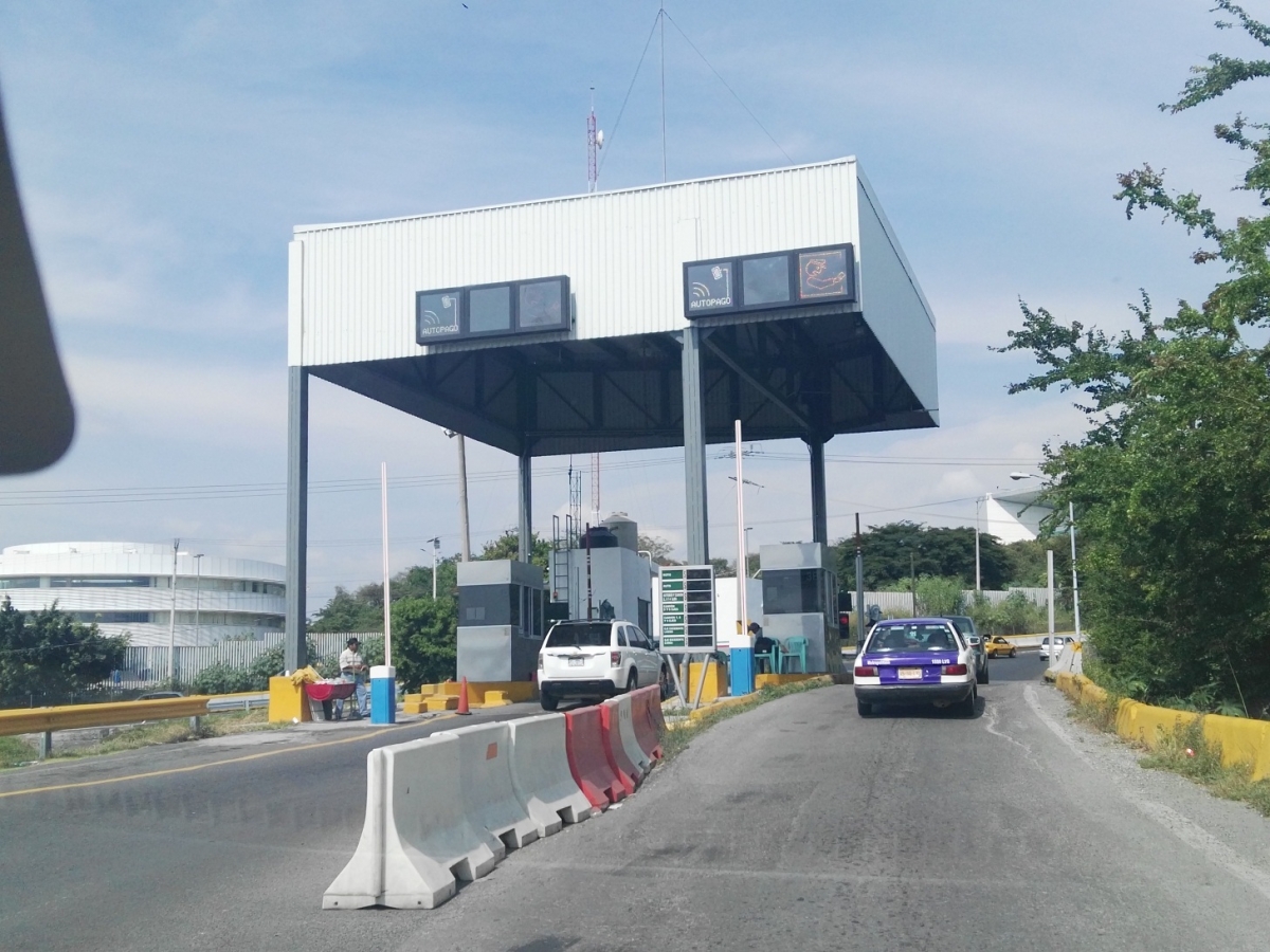 Continúa la toma de casetas de la autopista del Sol en Xochitepec