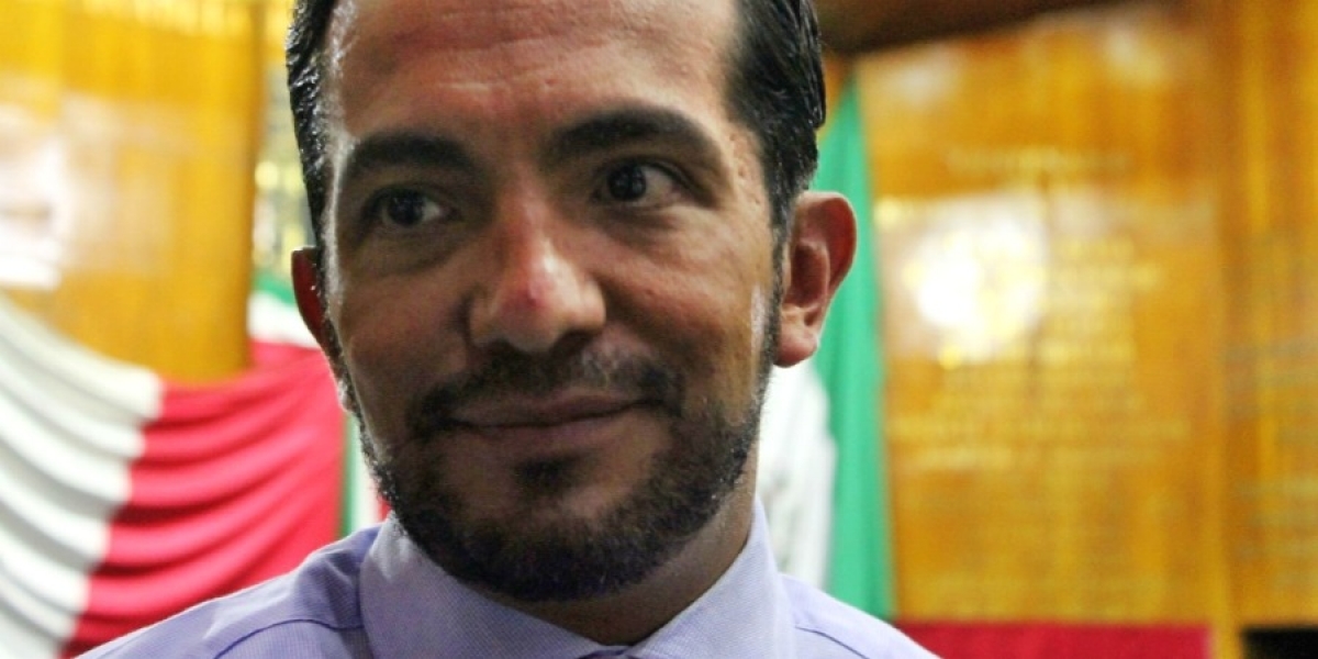 Ante señalamiento por presunto plagio, argumenta Santillán Arredondo que pudo tratarse de "equivocación técnica"