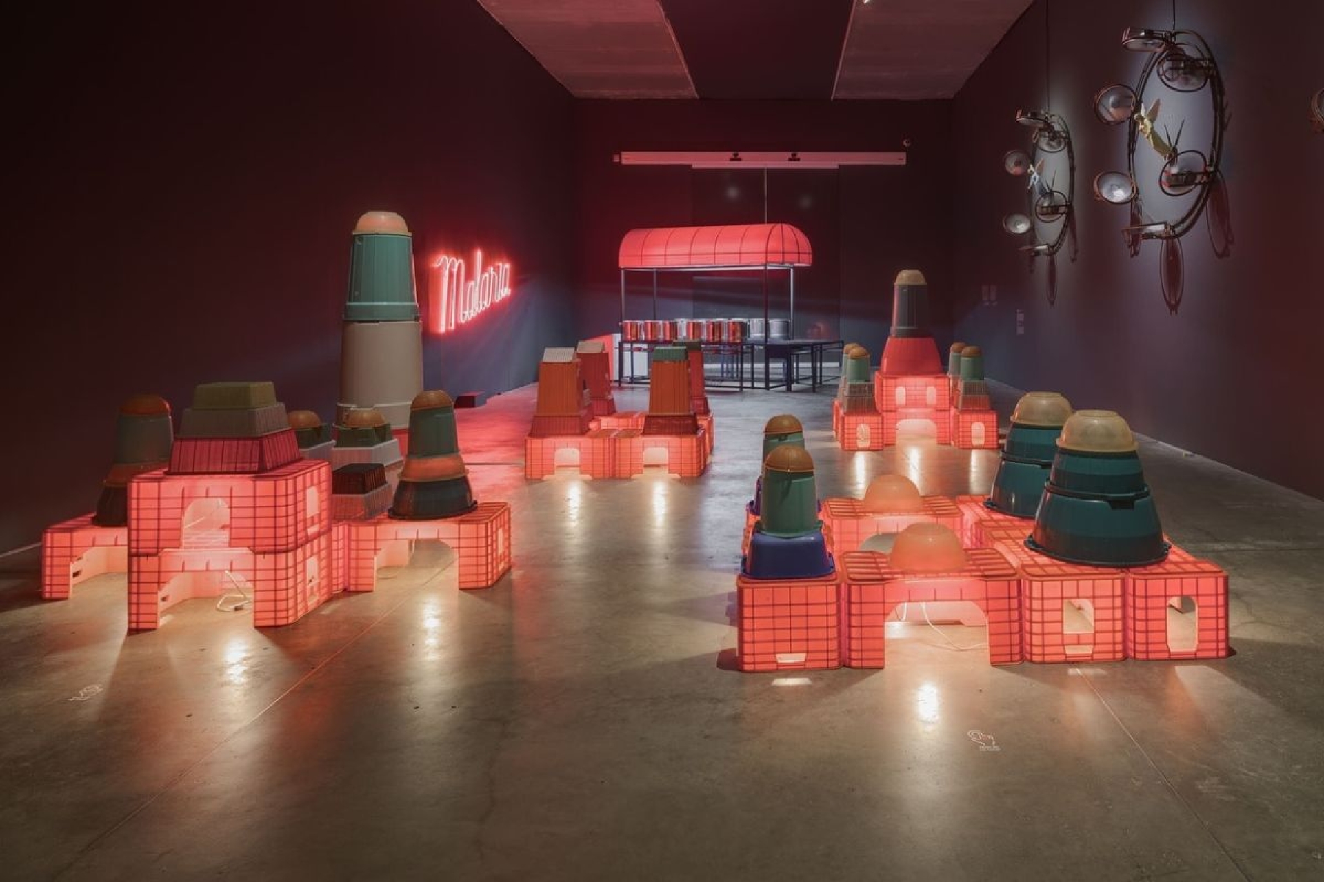 "Materialidad del Consumo": La Ciudad de México a través de los ojos de Dennis Oppenheim