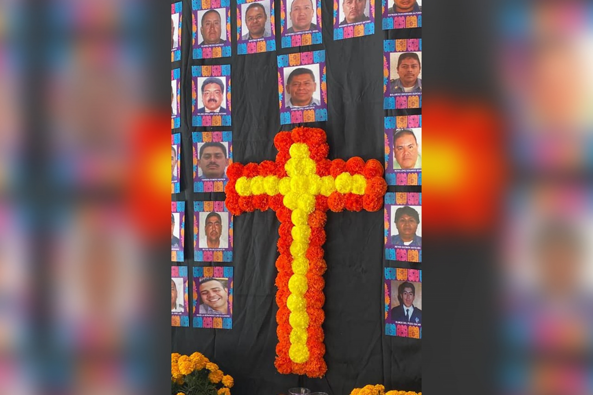 Familias de policías caídos recibirán apoyo de 300 mil pesos