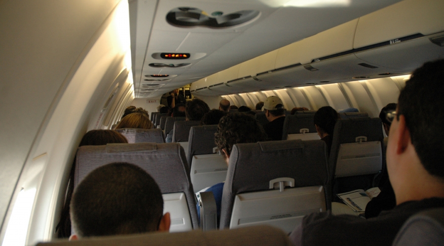 Una empresa quiere abaratar viajes en avión, pero tendrás que ir parado
