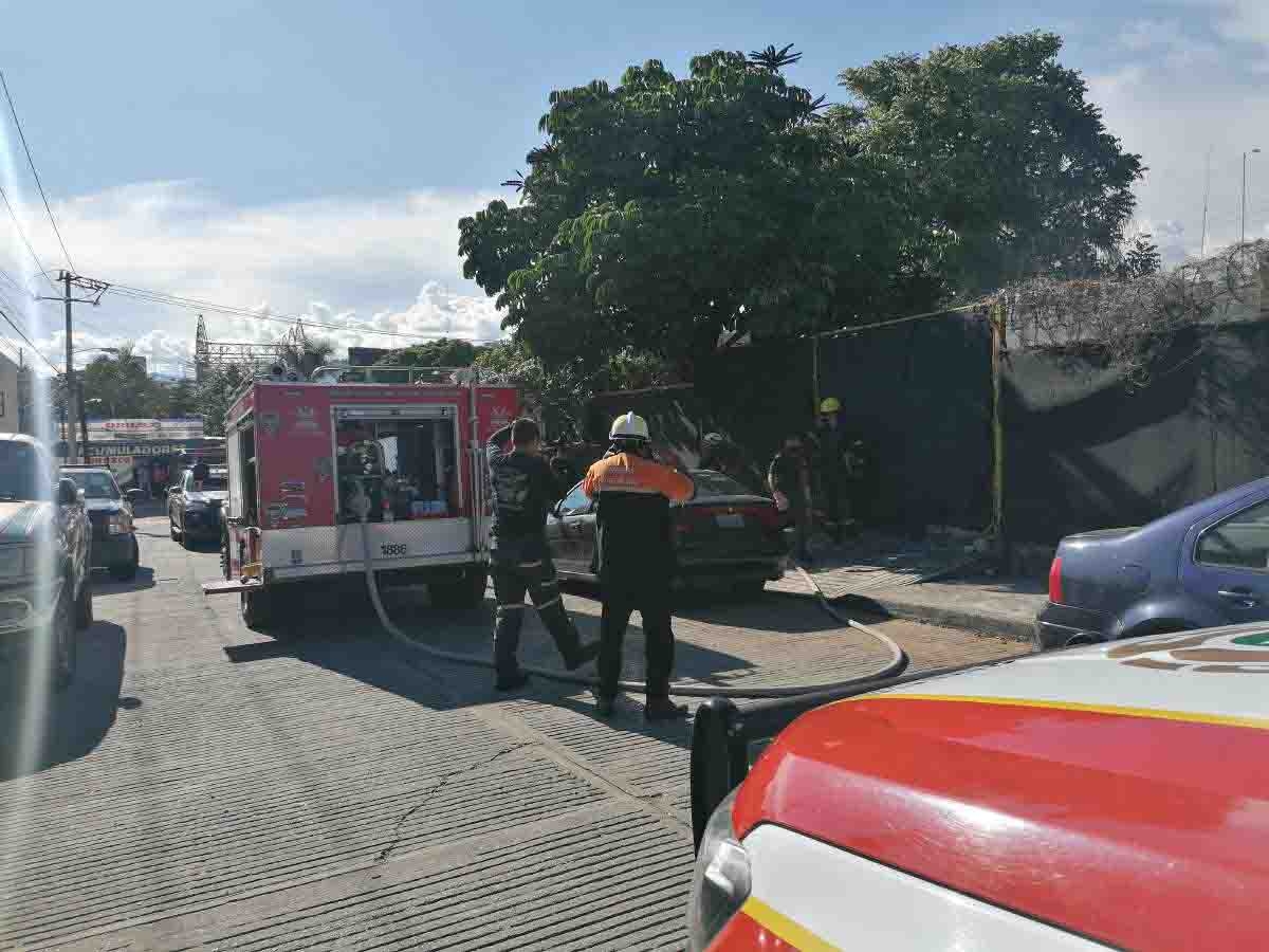 Incendio en baldío alerta a vecinos de la colonia Estrada Cajigal