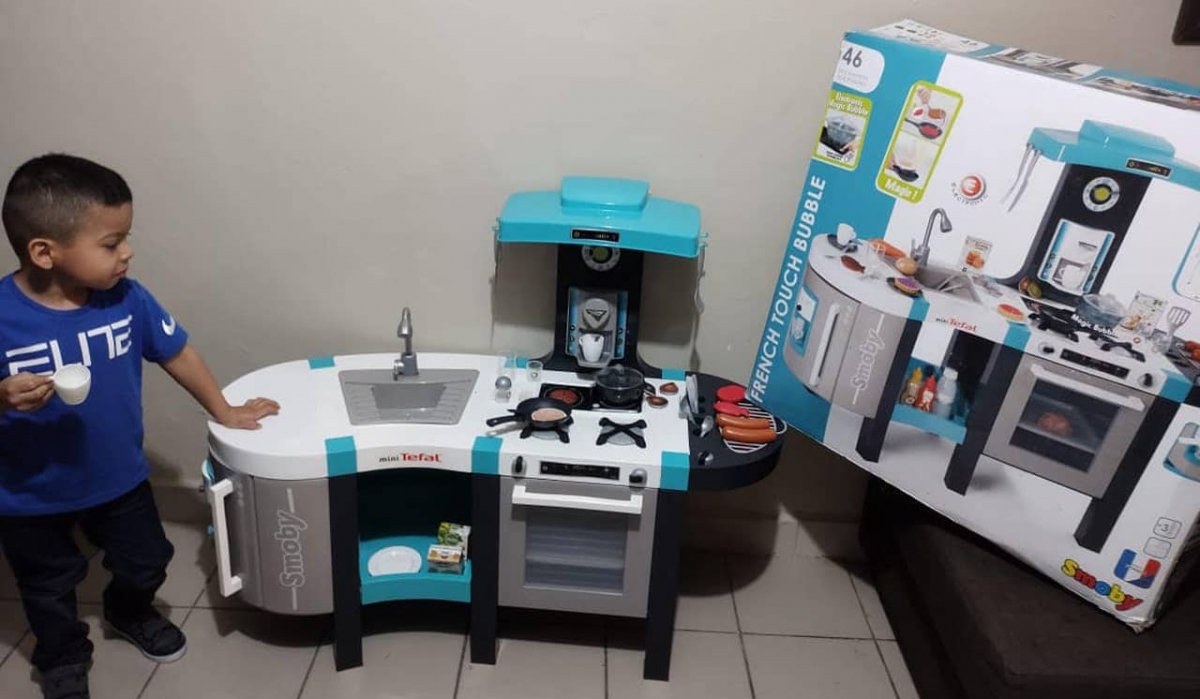 “No quiero ser niña, quiero ser chef”: Niño pide cocinita de regalo a sus padres