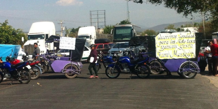 Mototaxistas de Xoxocotla bloquean la carretera Alpuyeca-Jojutla; exigen ser reconocidos por la SMyT