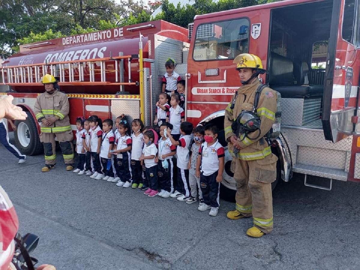 Llevan bomberos de Cuautla pláticas de prevención a escuelas