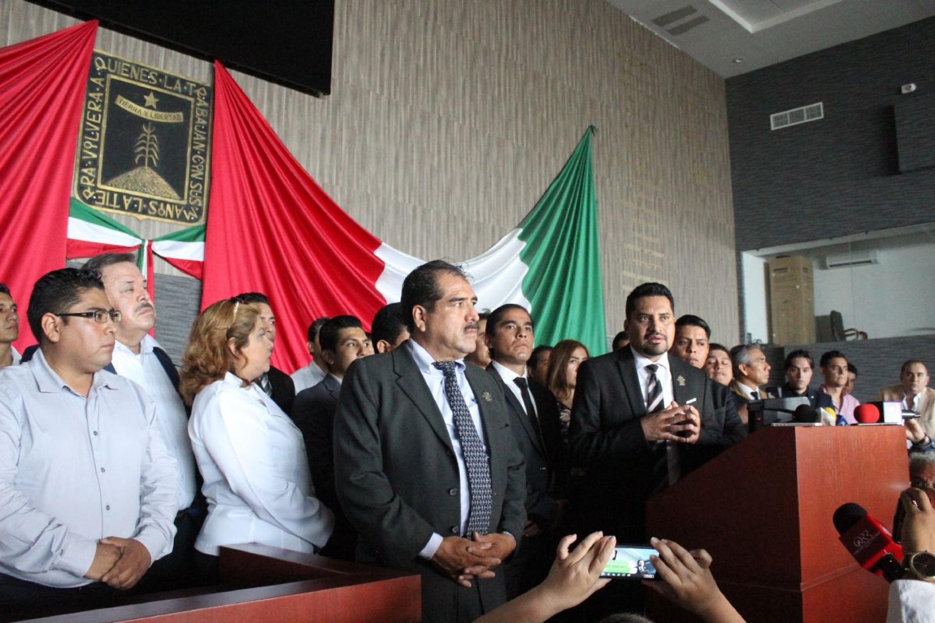 Protestas dejan sin control la sede legislativa
