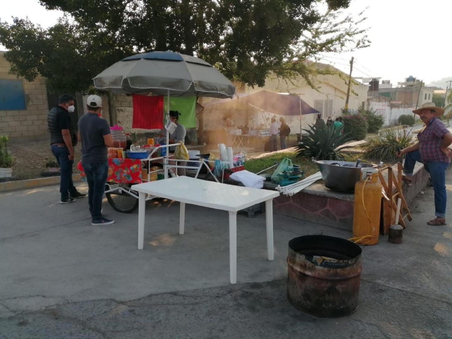 Continúa desalojo de comerciantes en tianguis en Yautepec