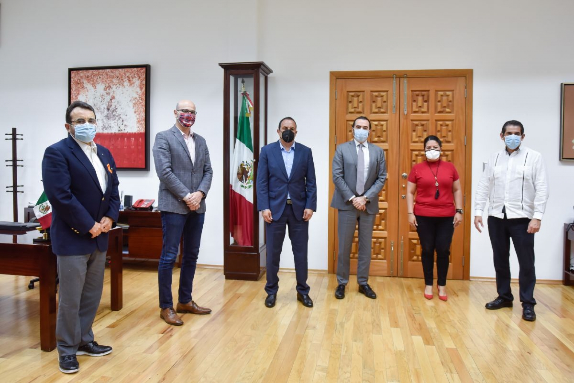 Da Cuauhtémoc Blanco la bienvenida al titular del IMSS en Morelos, José Miguel Ángel Van-Dick Puga
