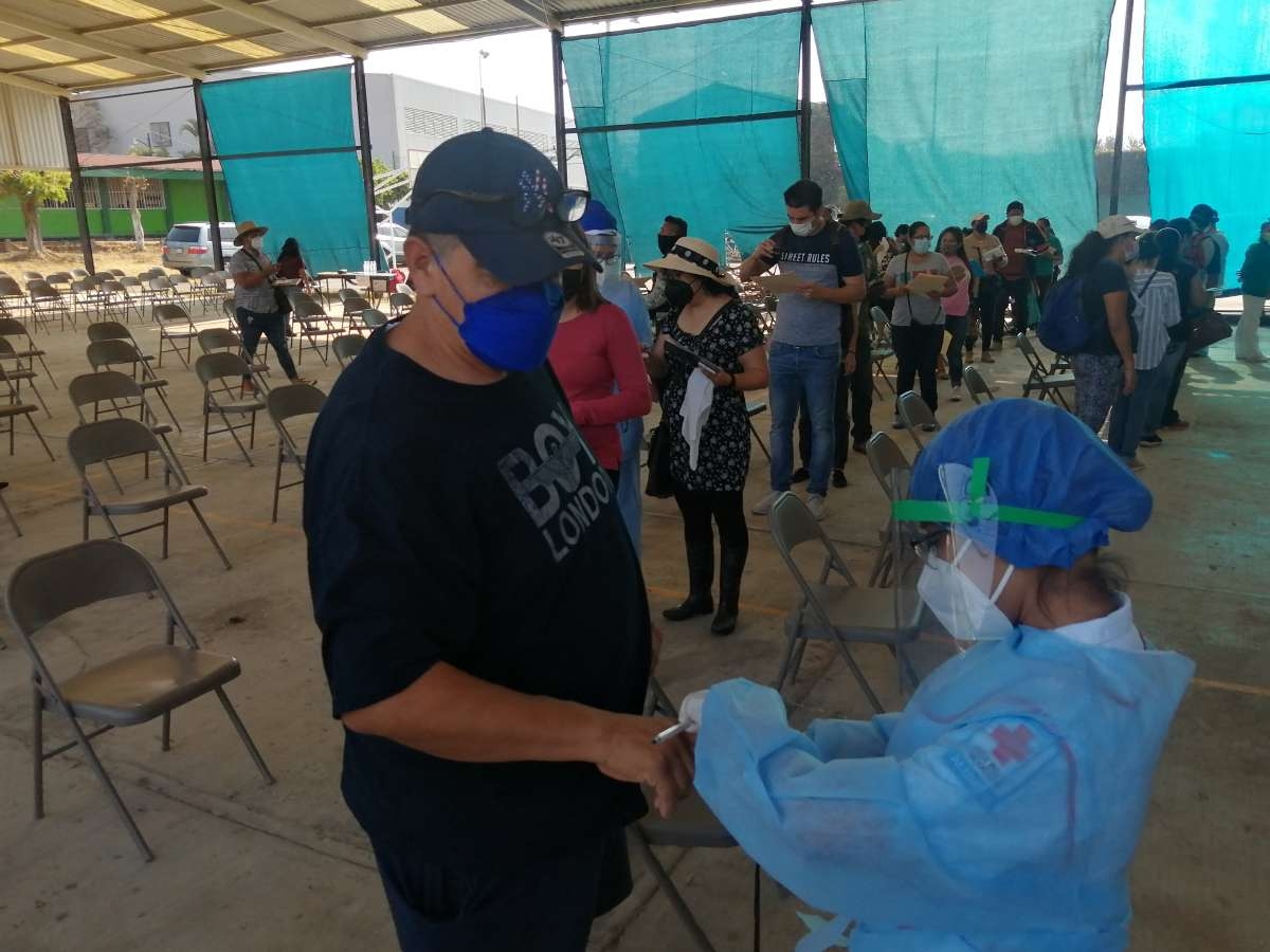 Inicia la vacunación para personas de 50 a 59 años