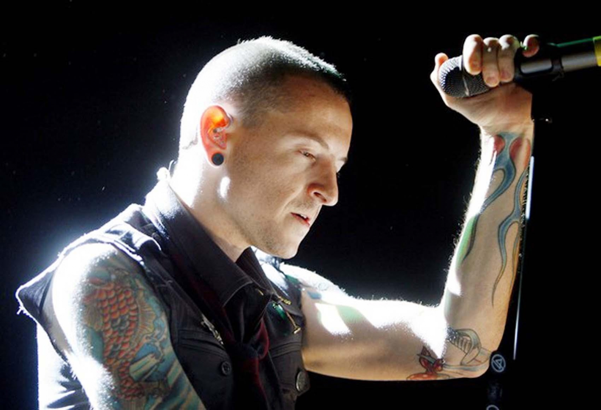 VIDEO: Lanzan canción inédita de Chester Bennington