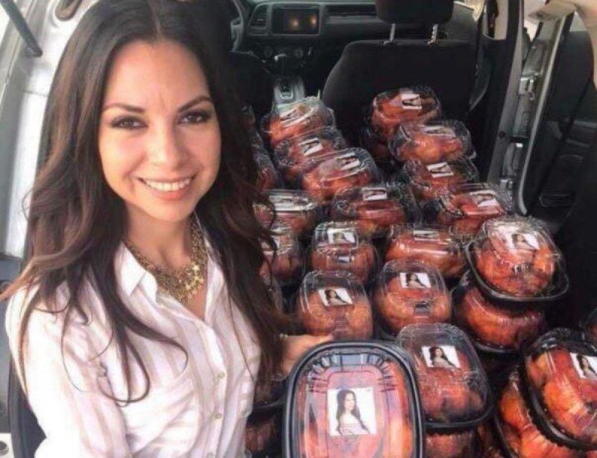 Diputada regala pollos rostizados con su foto y la llaman #LadyPollos