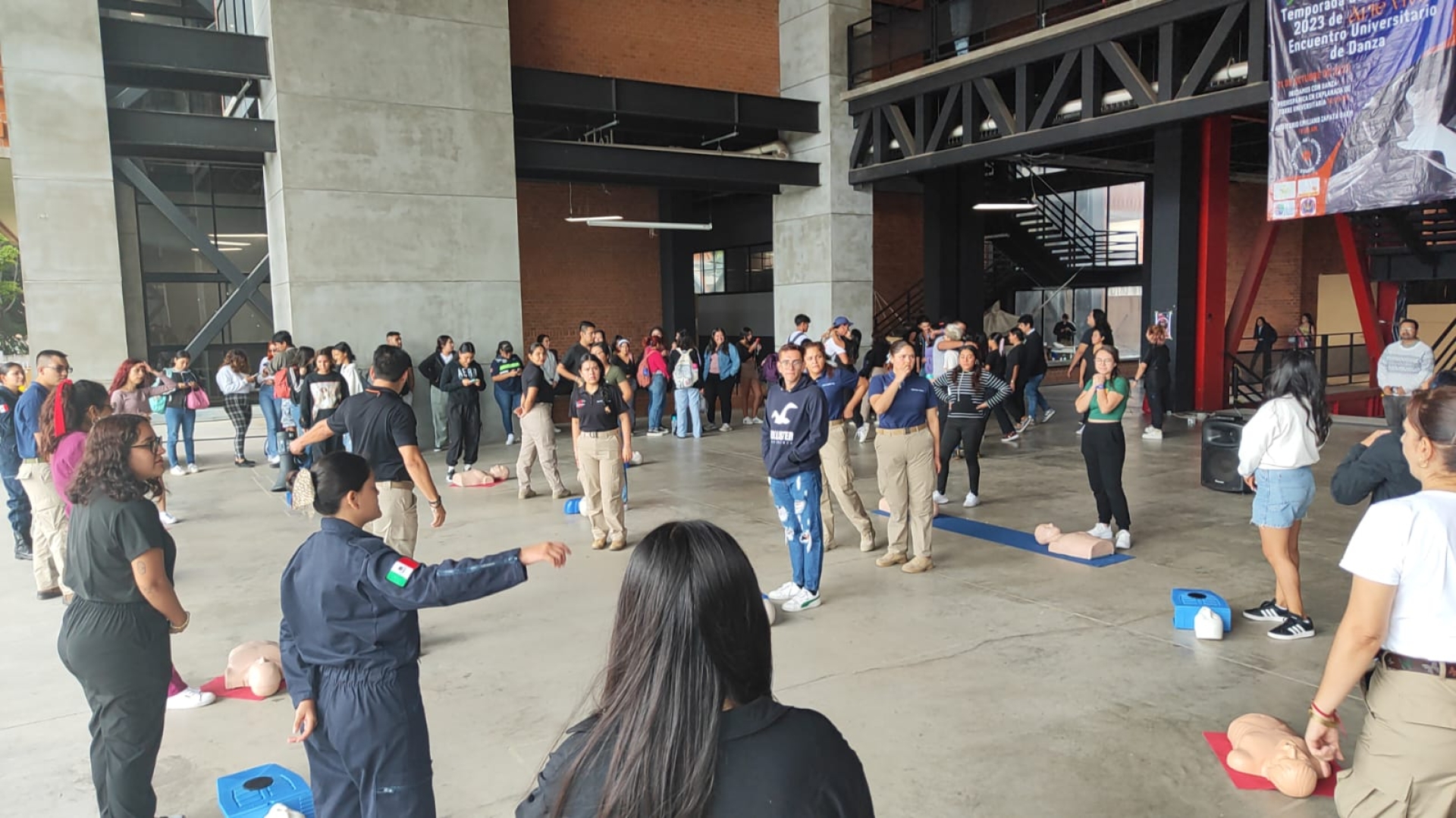 Realizan estudiantes de la escuela de Turismo de UAEM prácticas de RCP