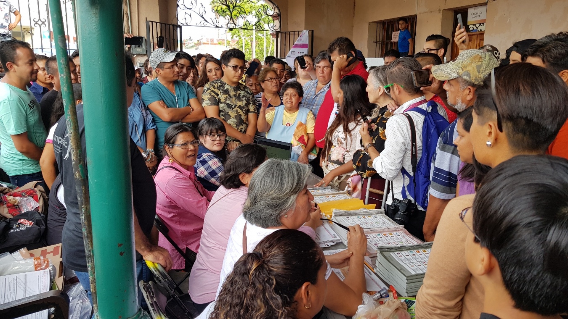 Enoja a ciudadanos foráneos insuficiencia de boletas especiales en Cuautla