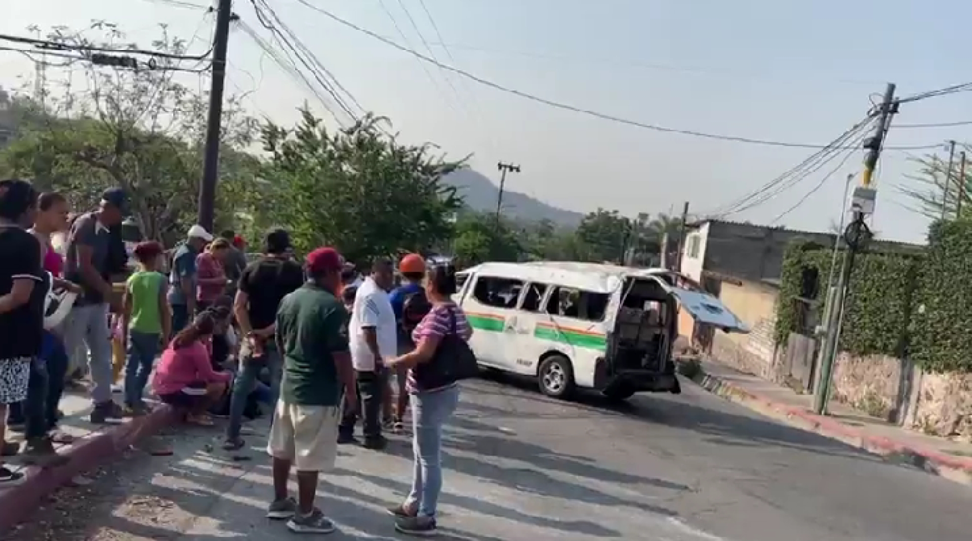 ¡Diez heridos!