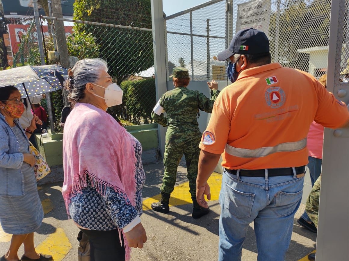 'Convoy, unidos por Morelos ante el covid-19' acude a módulo de vacunación en Cuernavaca