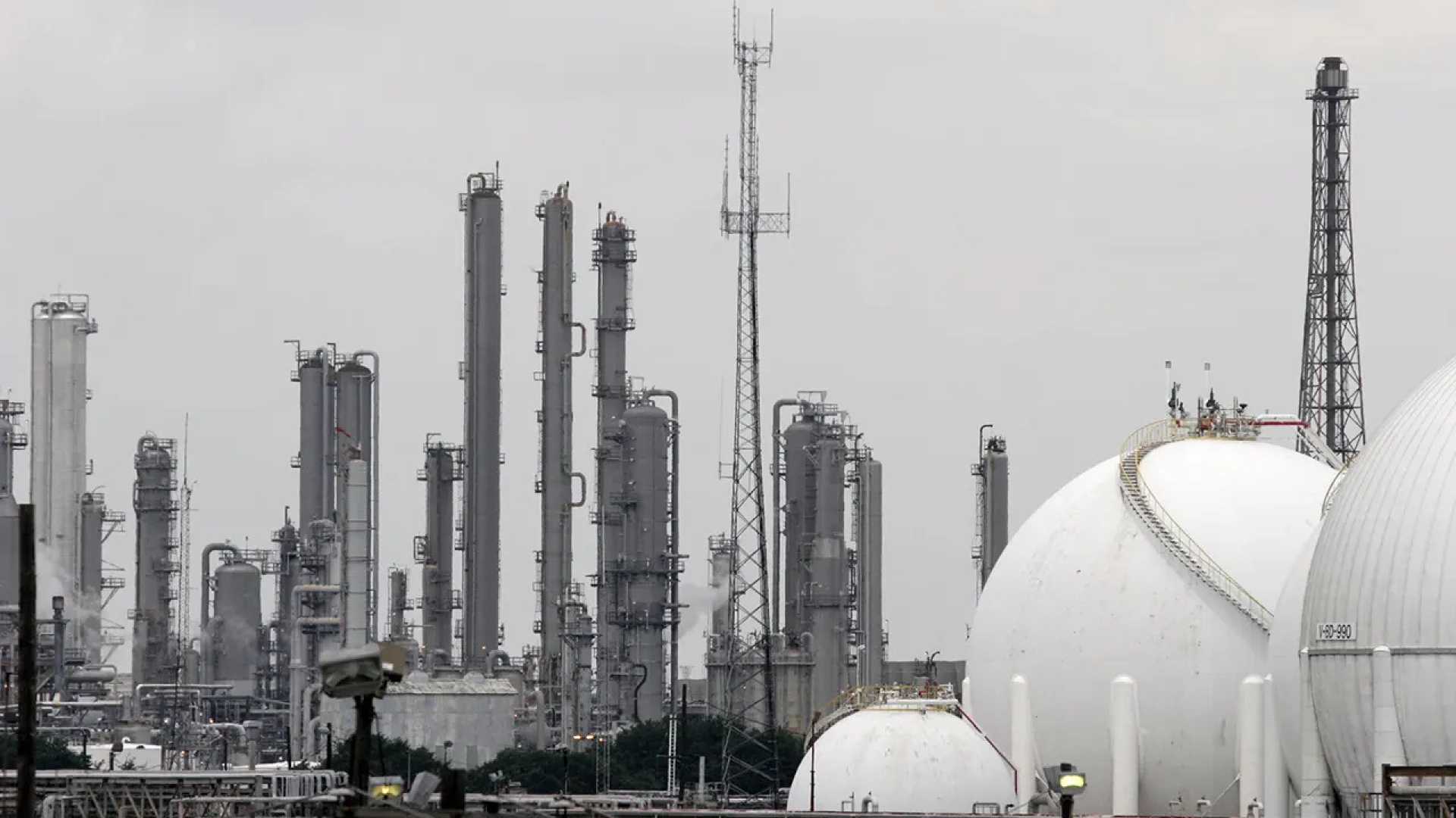 Pemex controla derrame de diésel en refinería Deer Park