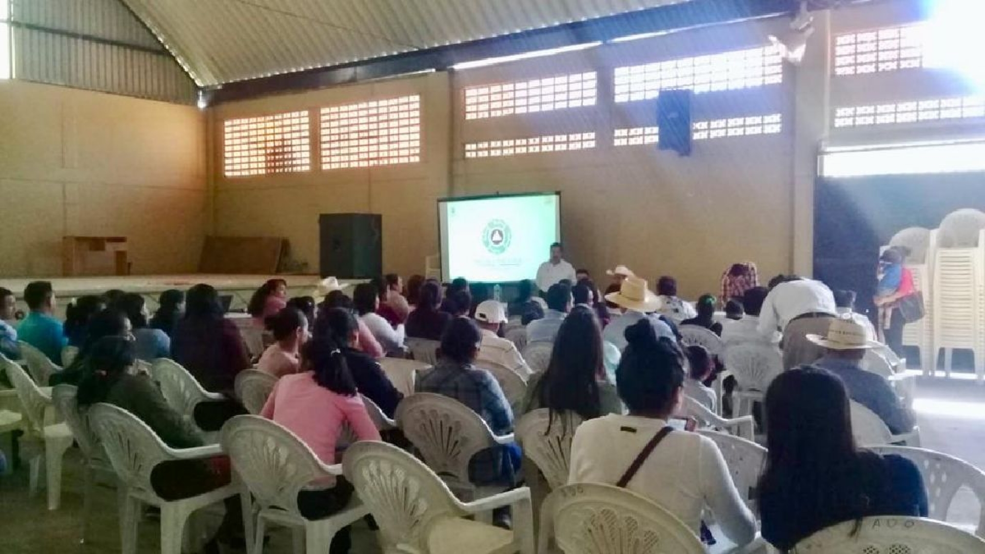 Se reúne Protección Civil con el Concejo Indígena de Hueyapan