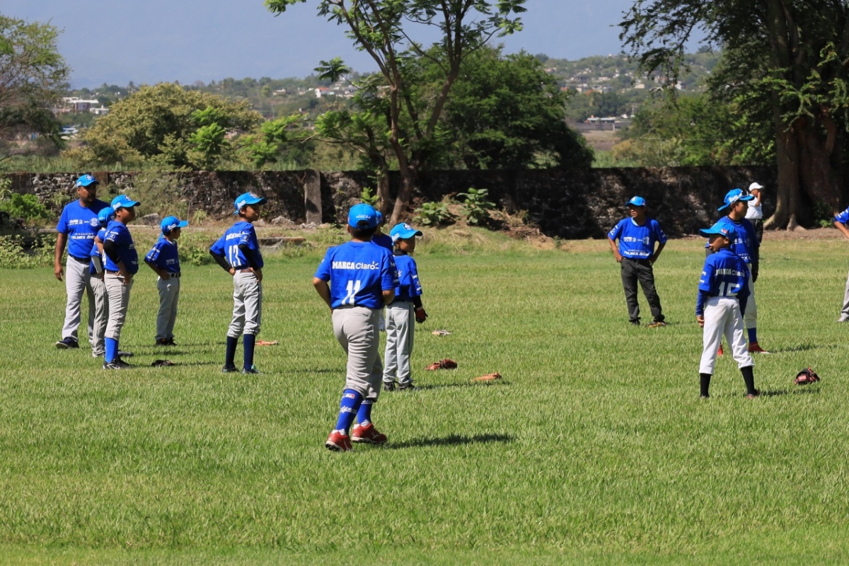 Otra vez prometen recuperar el campo de béisbol en Zacatepec