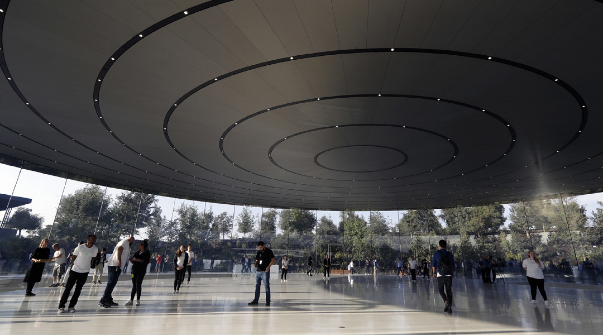El nuevo campus de Apple tiene un gran dolor de cabeza: sus cristales
