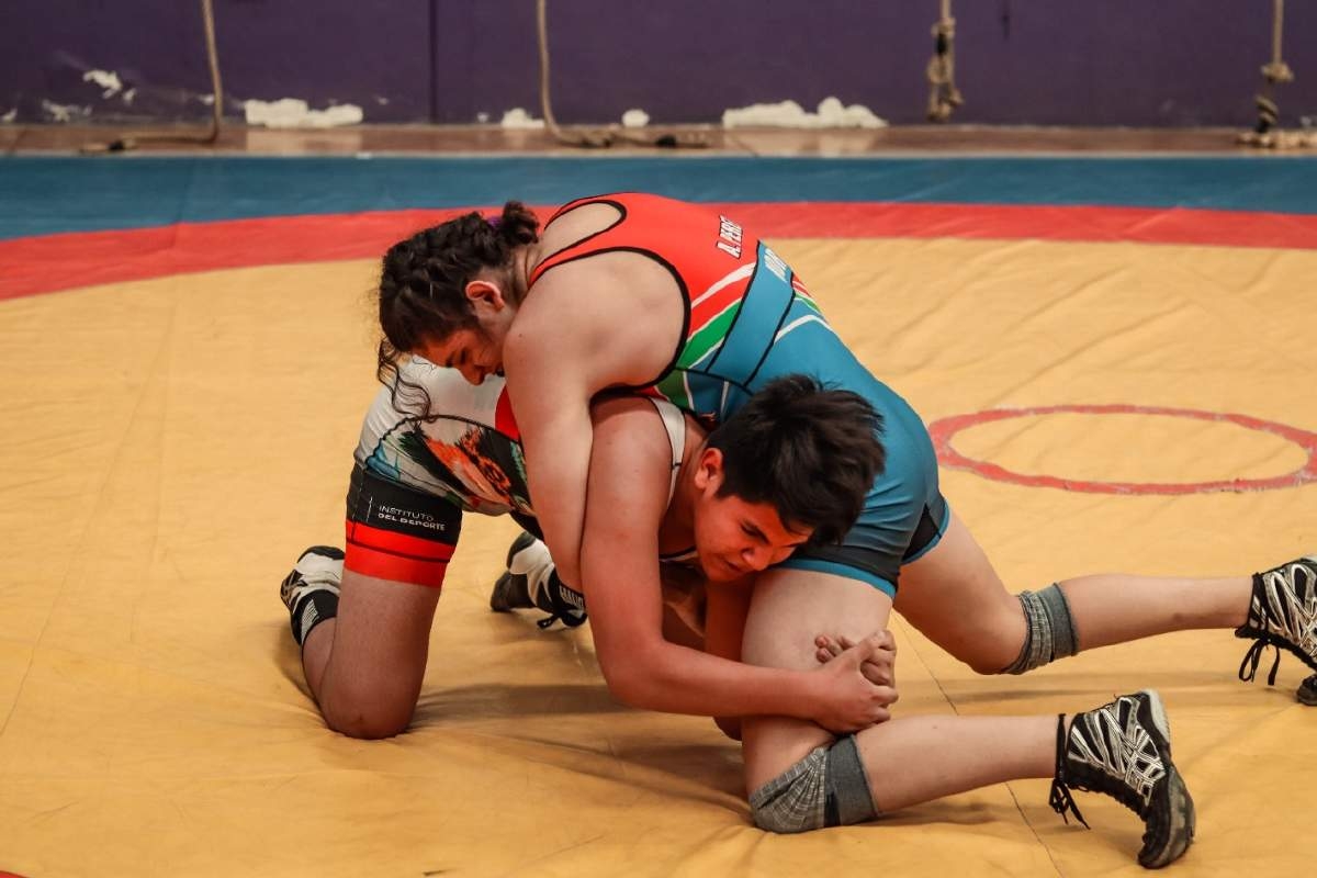 Clasifican 15 gladiadores al Macroregional de luchas asociadas