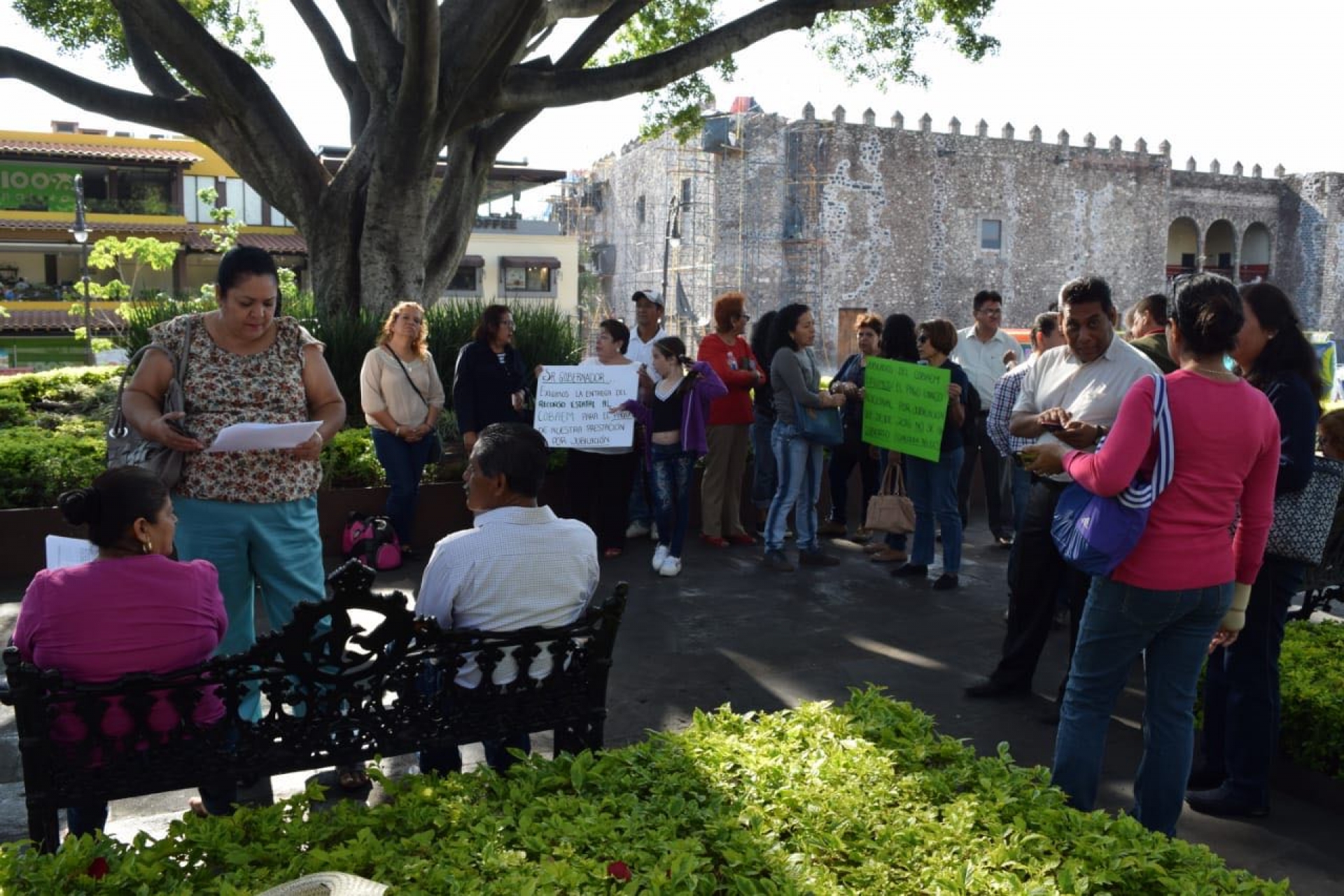 Demandan jubilados del Cobaem 'Pago Único Nacional'