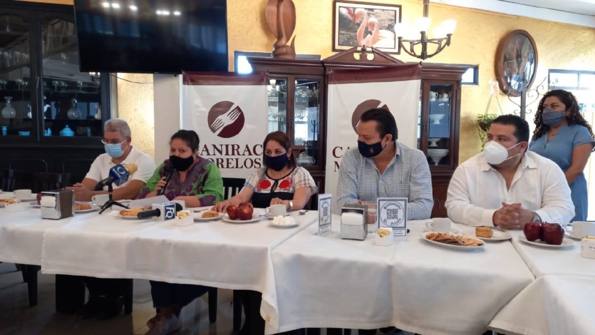 Firman compromiso en apoyo a productores del campo Morelense y restauranteros