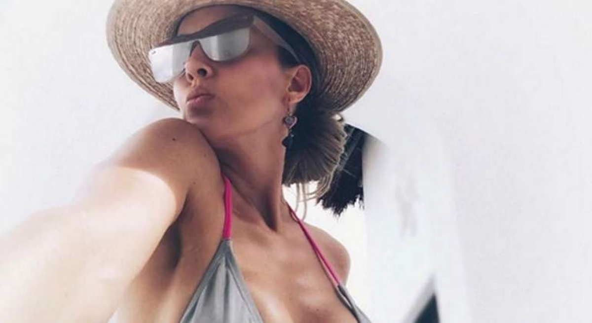 Fey, presume figura de envidia a los 44 años