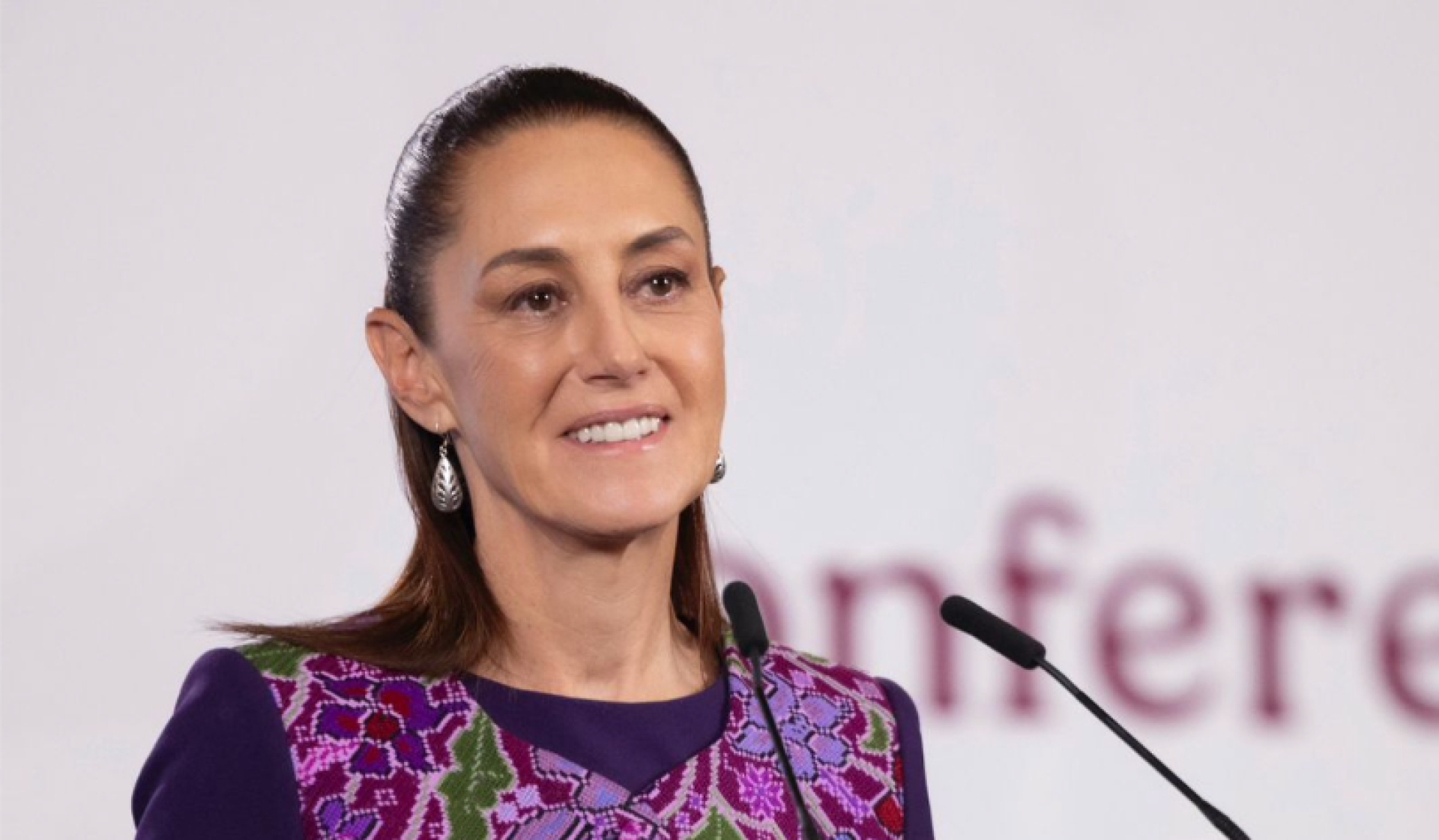 Sheinbaum arriba a España para cumbre progresista en Barcelona