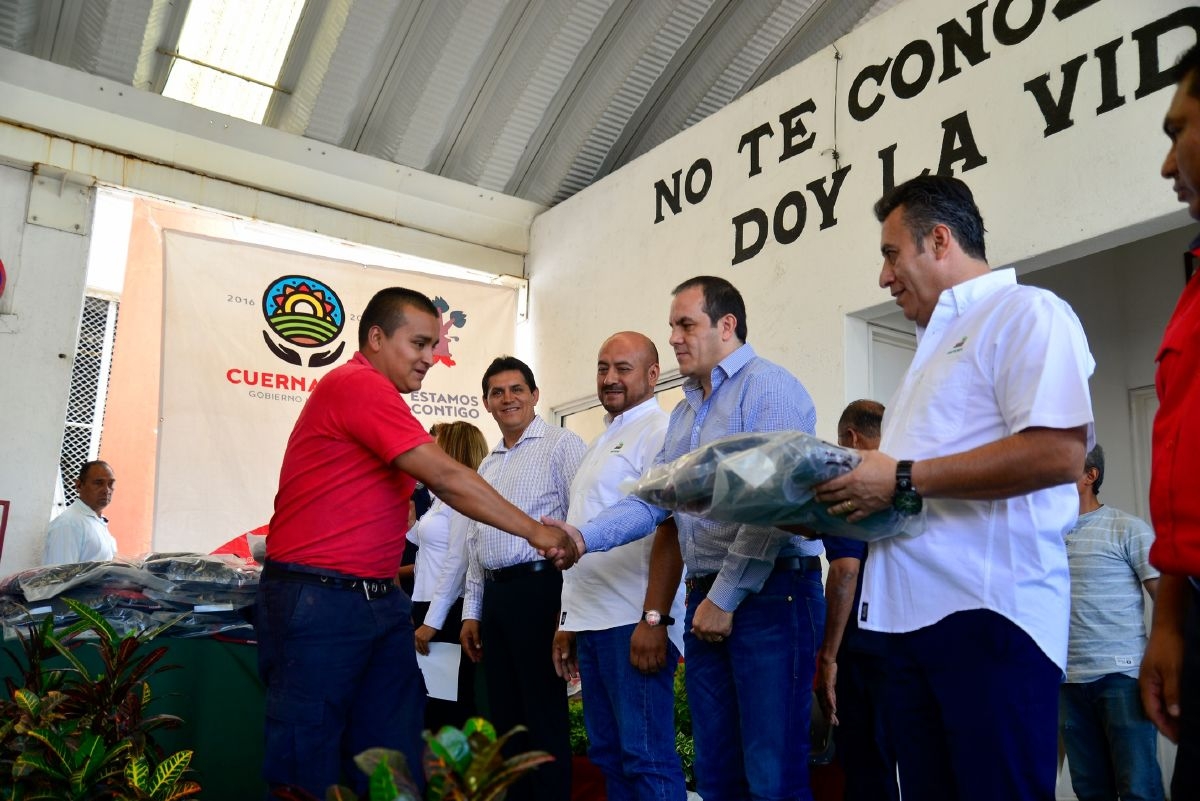 Agradece Cuauhtémoc Blanco a la iniciativa privada el apoyo brindado a bomberos de Cuernavaca