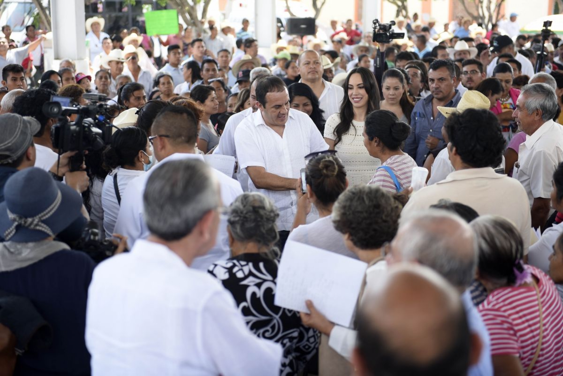 Cuauhtémoc Blanco inicia gira de agradecimiento por toda la entidad