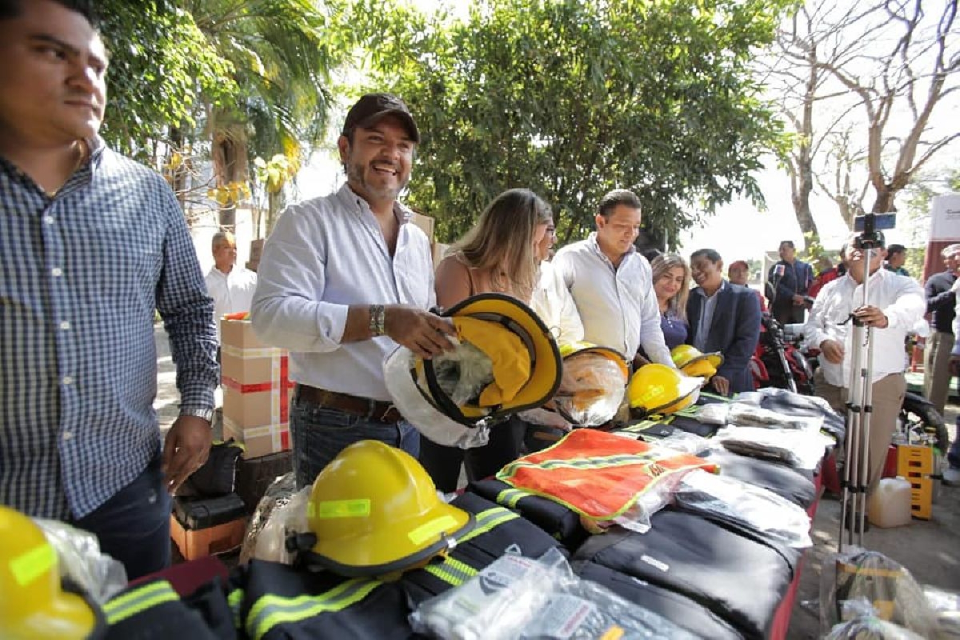 Reconoce Villalobos heroismo y voluntad de bomberos