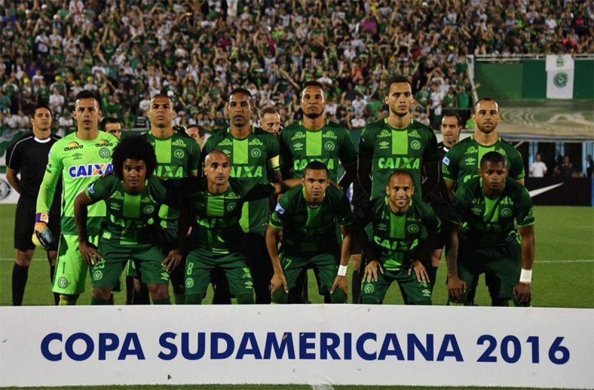 Se estrella avión que transportaba al Chapecoense de Brasil; confirman 76 muertos