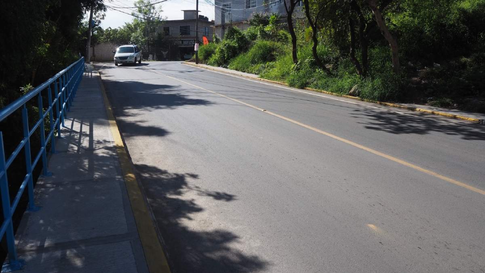 Anuncian reparación de banquetas en el primer cuadro